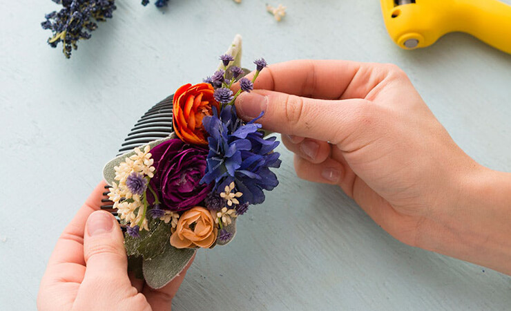 Lavish Floral Hair Combs Gift