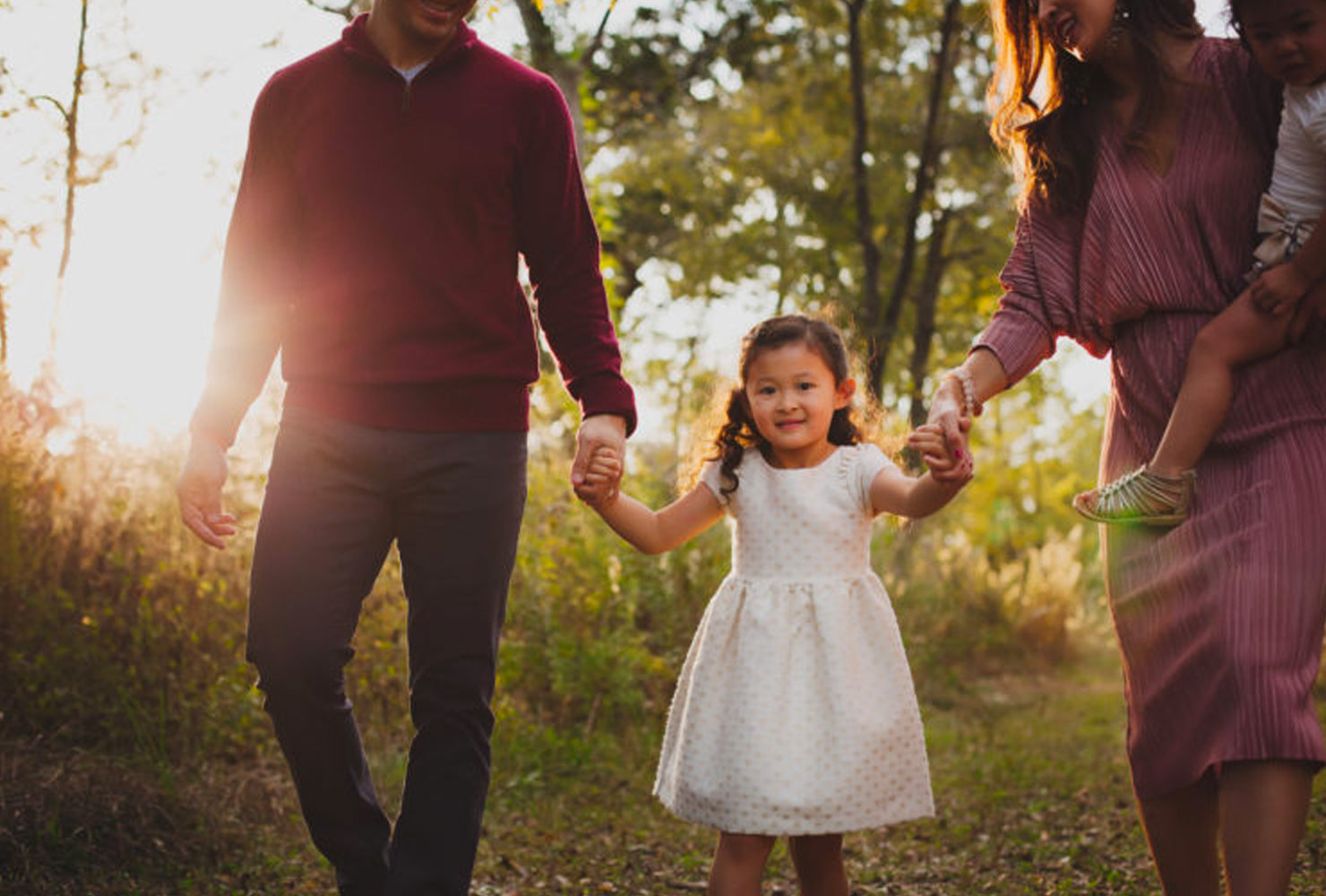 christmas photo ideas white dress.