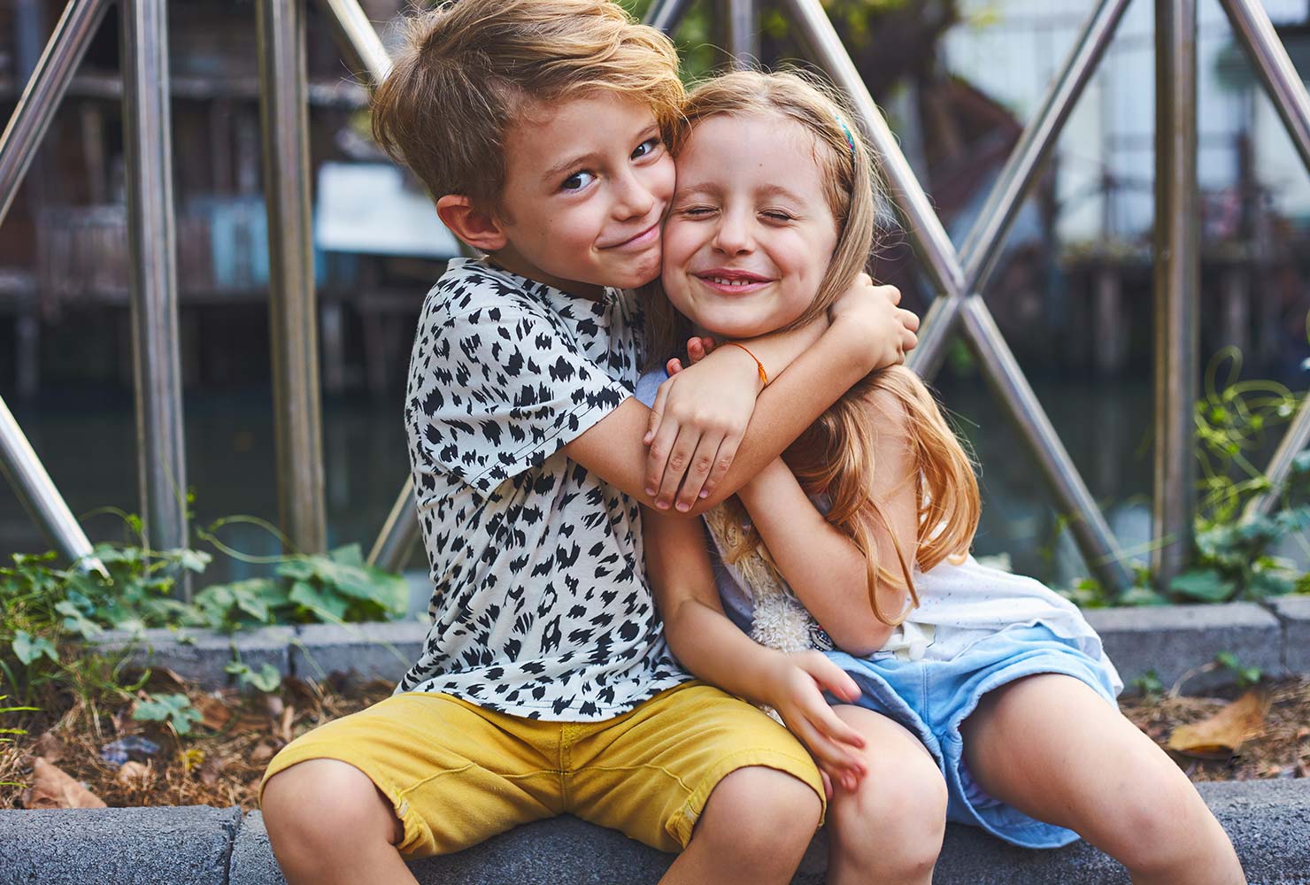 kids hugging