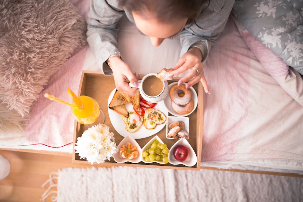 Bed, Breakfast, Women, Eating, Only Women