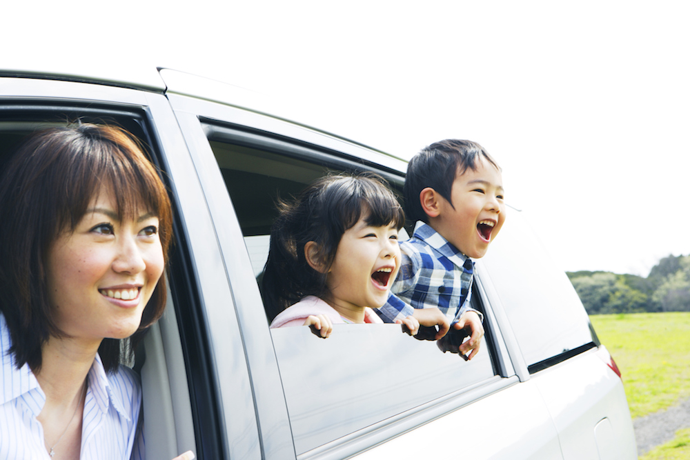 family playing the best travel games for kids