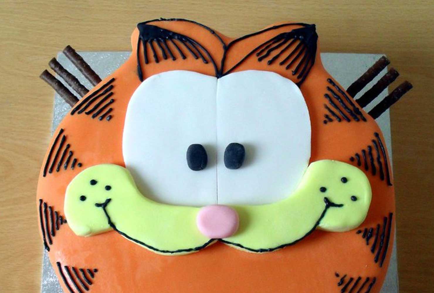 cat birthday party garfield cake