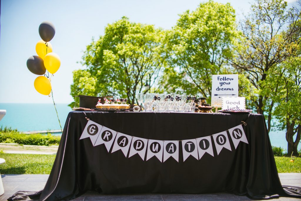 party table decoration in gold and black