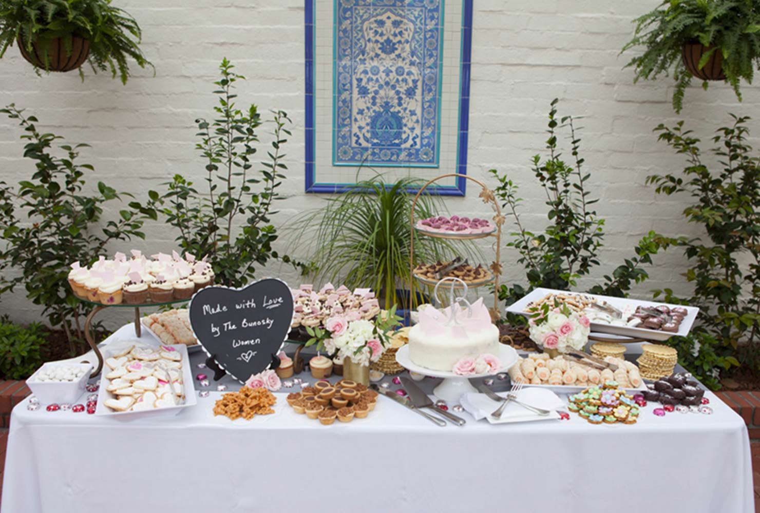 pink and black wedding desserts for all