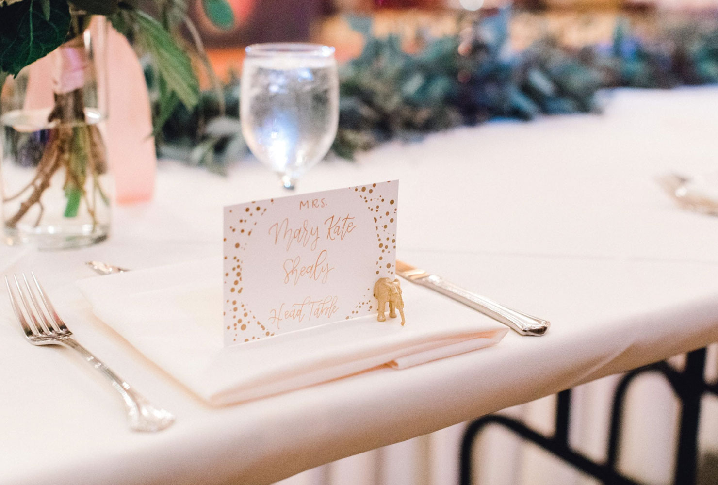 pink and gold wedding golden details