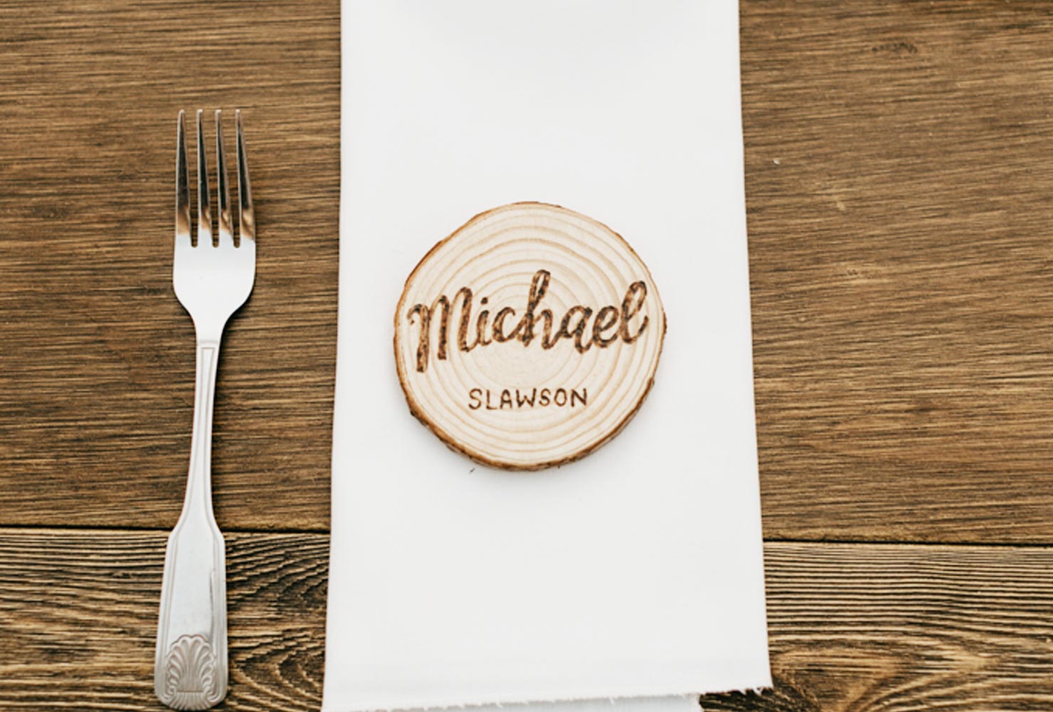 wedding place card ideas classic wood slice