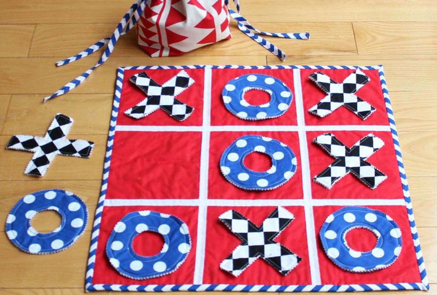 Kids cloth tic tac toe game.