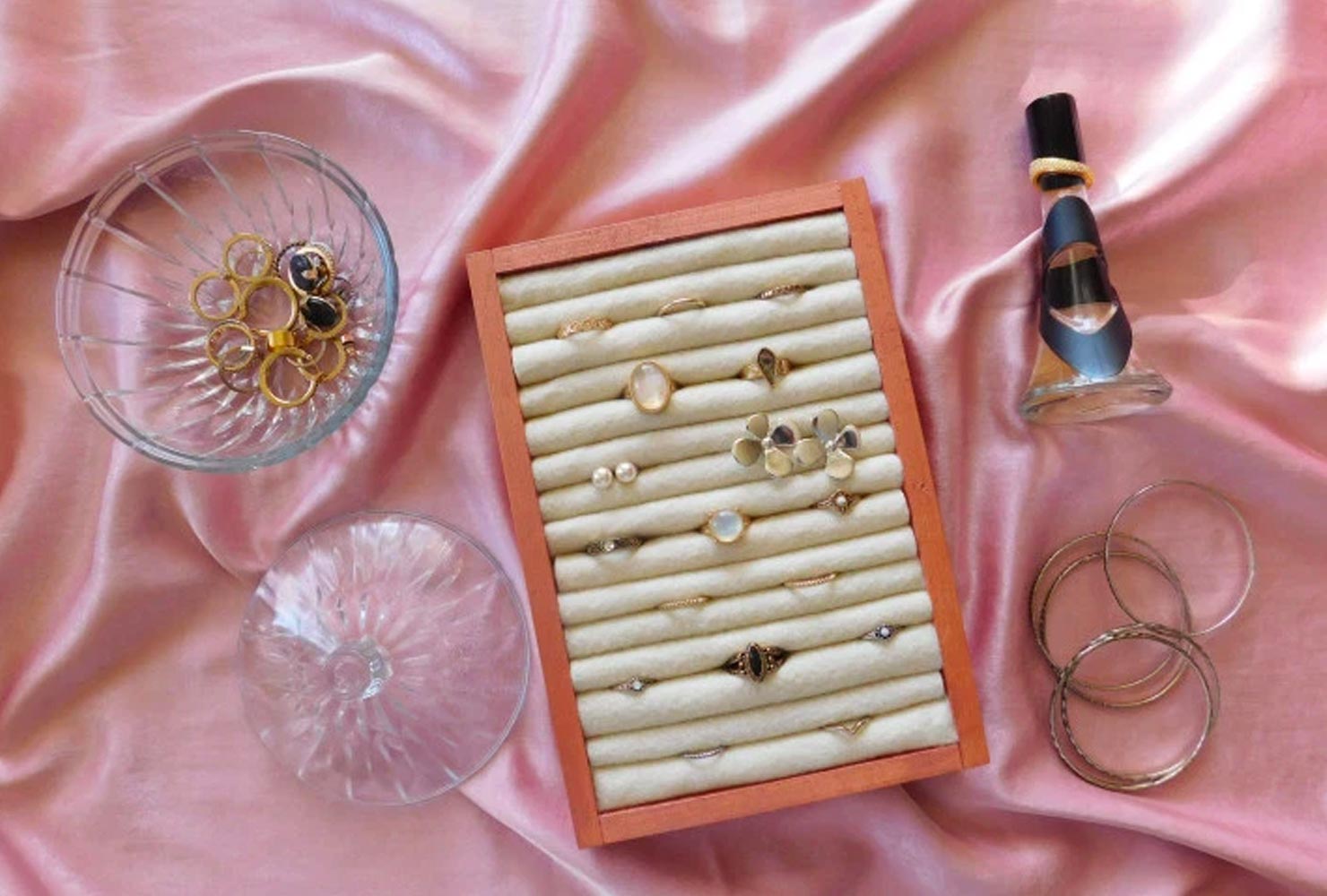 Ring box.