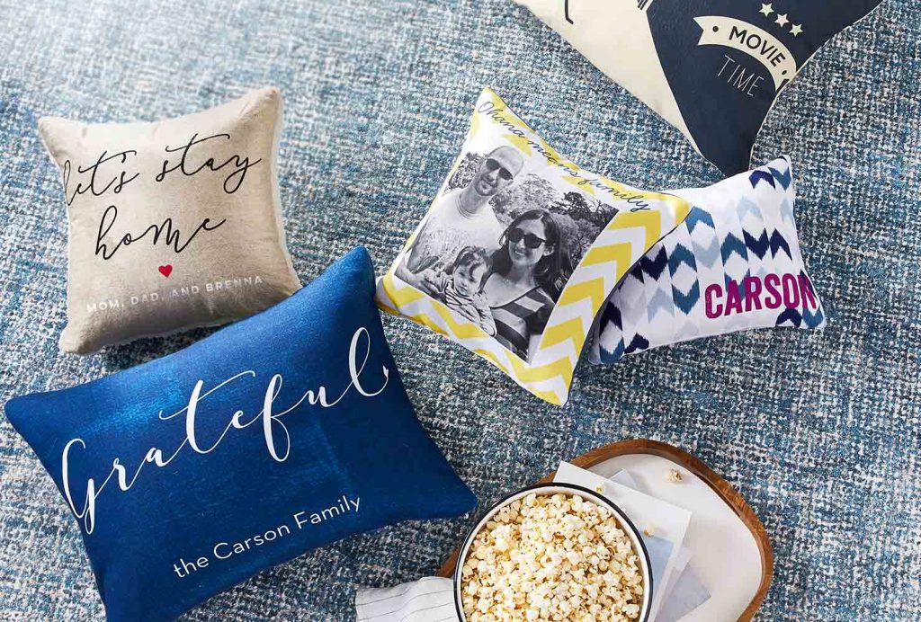 Decorative throw pillows.